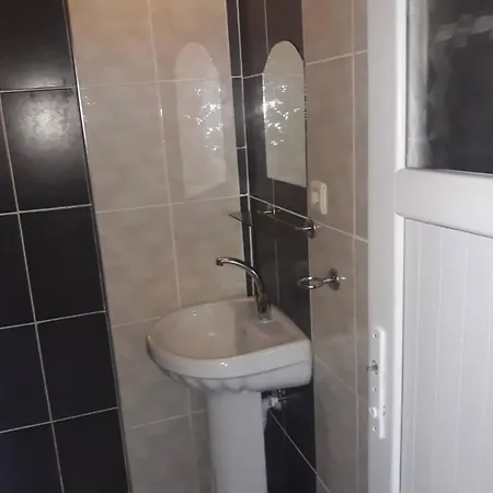 Nurer Kiz Aparti Αττάλεια